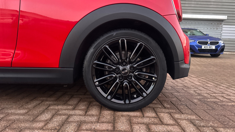 MINI Hatchback 1.5 Cooper Exclusive 3dr Auto Petrol Hatchback